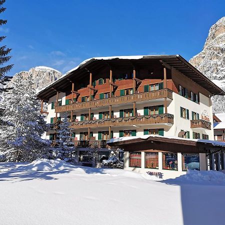 Hotel la Plaza Corvara In Badia Esterno foto