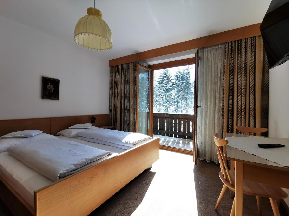 Hotel la Plaza Corvara In Badia Esterno foto
