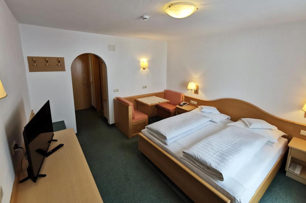 Hotel la Plaza Corvara In Badia Esterno foto