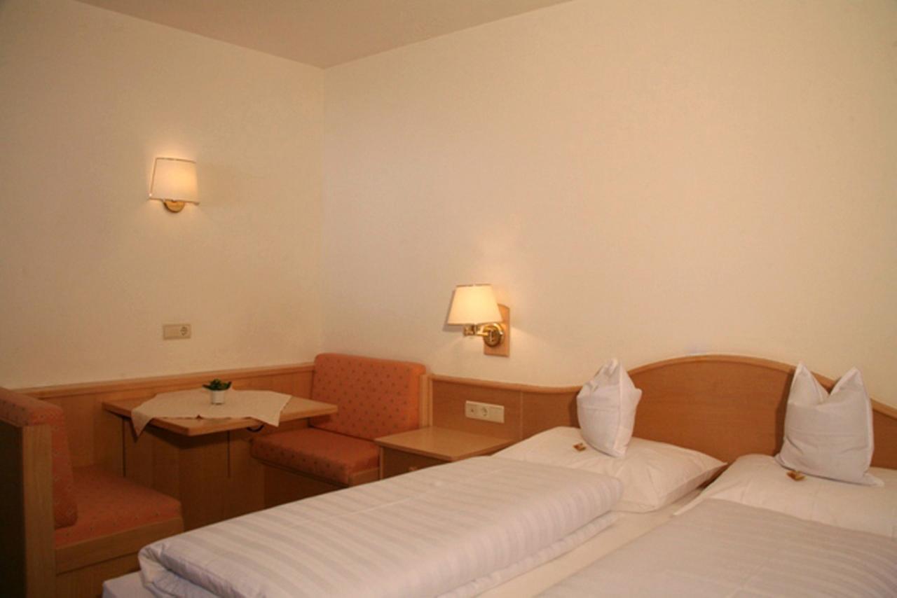 Hotel la Plaza Corvara In Badia Esterno foto
